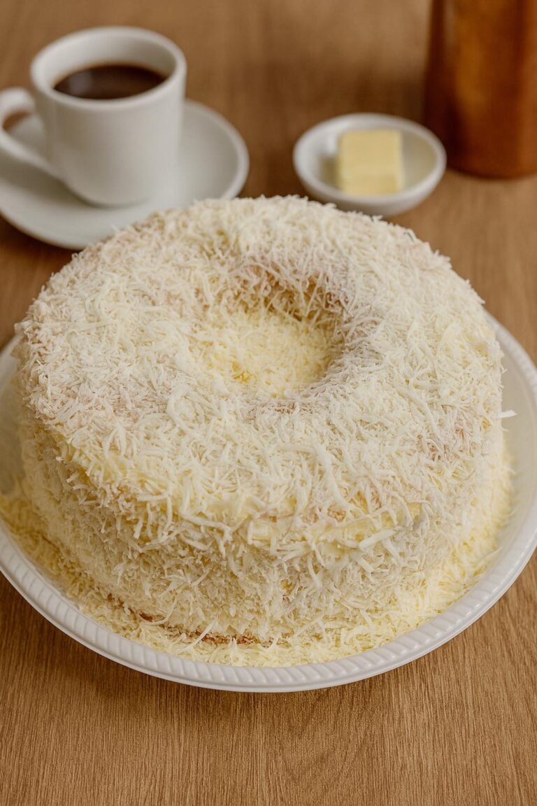 Bolo Gelado de Coco com Leite Condensado